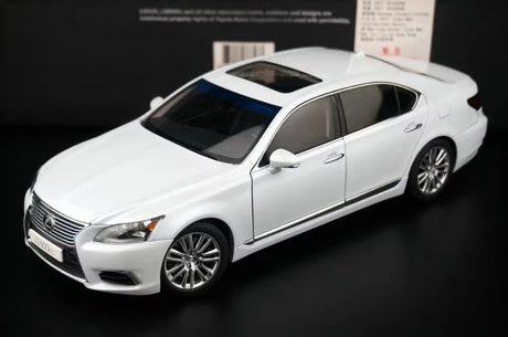 [AutoArt] 1:18 Lexus 2013 LS 600hL White Model Car Die-Cast