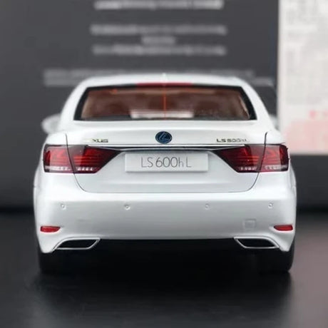 [AutoArt] 1:18 Lexus 2013 LS 600hL White Model Car Die-Cast