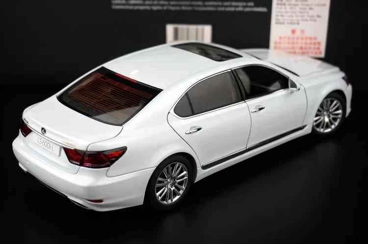 [AutoArt] 1:18 Lexus 2013 LS 600hL White Model Car Die-Cast