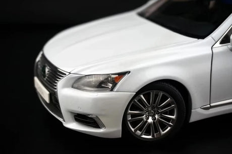 [AutoArt] 1:18 Lexus 2013 LS 600hL White Model Car Die-Cast