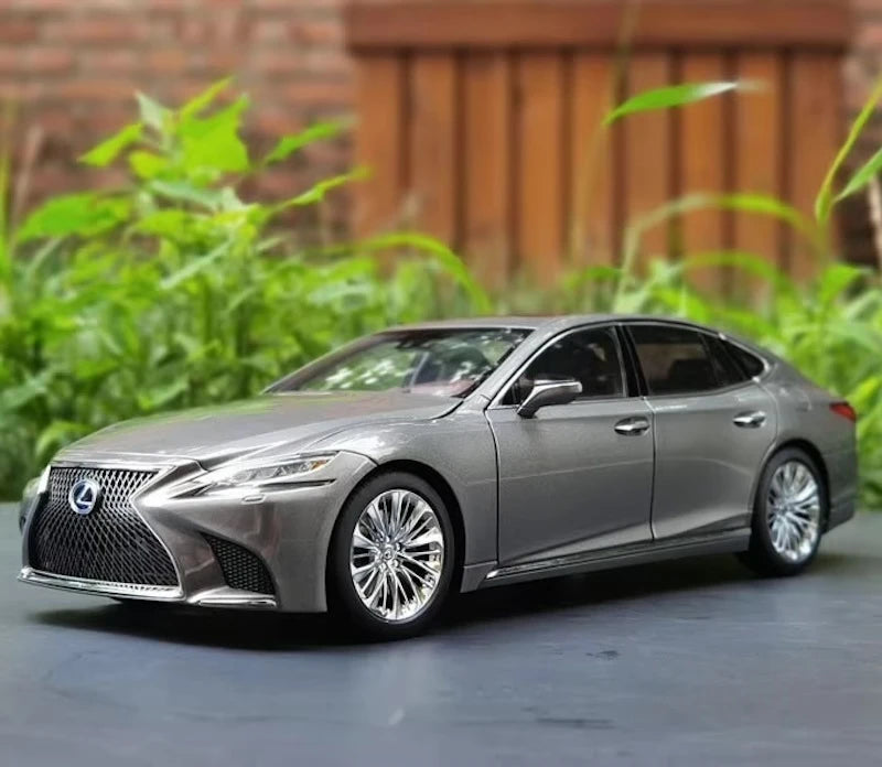 [AutoArt] 1:18 Lexus 2017 LS 500h Silver Model Car Die-Cast