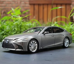 [AutoArt] 1:18 Lexus 2017 LS 500h Silver Model Car Die-Cast