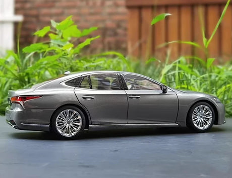 [AutoArt] 1:18 Lexus 2017 LS 500h Silver Model Car Die-Cast