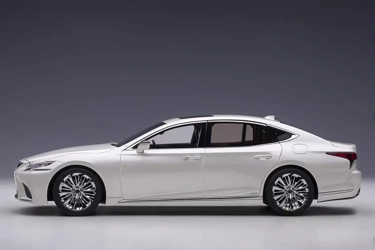 [AutoArt] 1:18 Lexus 2017 LS 500h vit modellbil Die-Cast