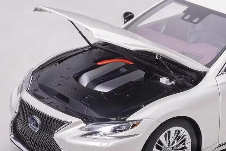 [AutoArt] 1:18 Lexus 2017 LS 500h vit modellbil Die-Cast