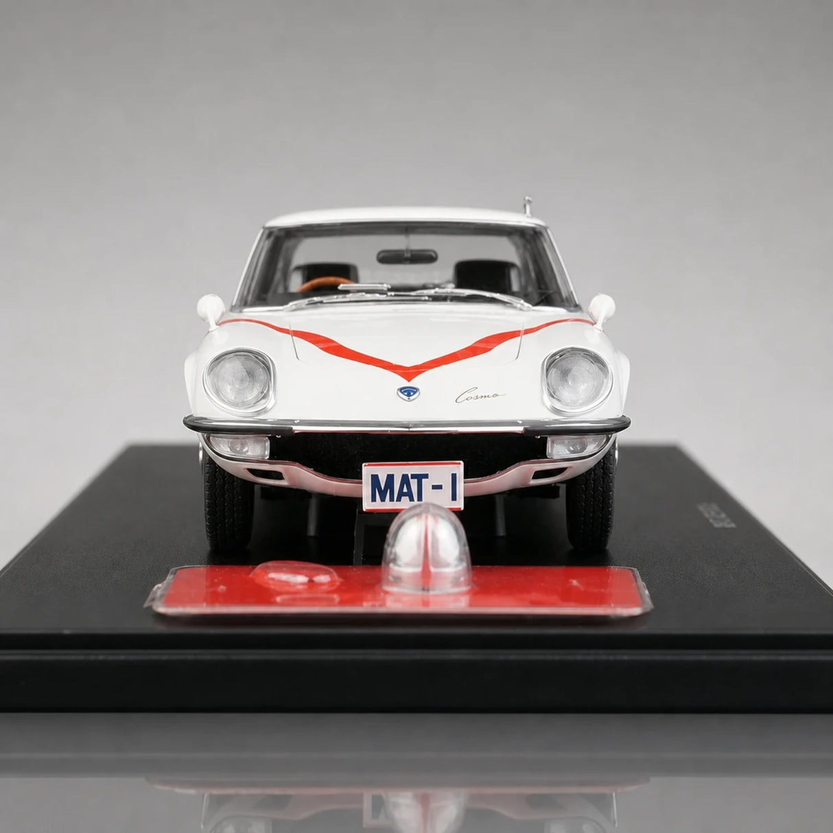 AutoArt Mazda 1971 Cosmo Sport Ultraman MAT Vehicle 1:18 – Collectible Diecast Model Die-Cast
