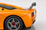 AutoArt McLaren 1995 F1 GTR LM بابايا أورانج 1:18 – نموذج معدني قابل للجمع من القالب المصبوب