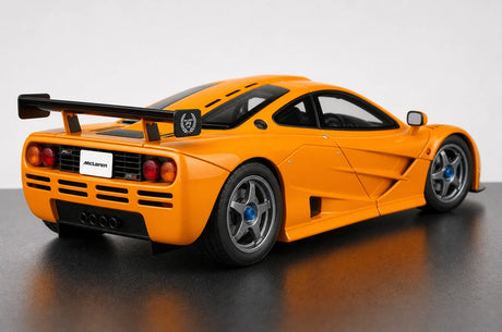 AutoArt McLaren 1995 F1 GTR LM بابايا أورانج 1:18 – نموذج معدني قابل للجمع من القالب المصبوب
