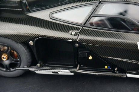 AutoArt McLaren 1997 F1 GT 1:18 – نموذج معدني قابل للجمع من القالب المصبوب
