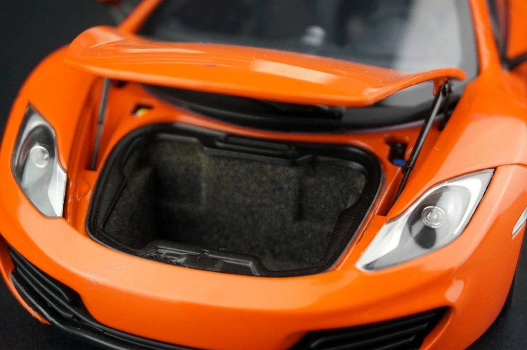 AutoArt McLaren 2011 MP4-12C أورانج 1:18 – نموذج معدني قابل للجمع مصبوب.