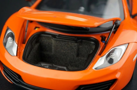 AutoArt McLaren 2011 MP4-12C أورانج 1:18 – نموذج معدني قابل للجمع مصبوب.