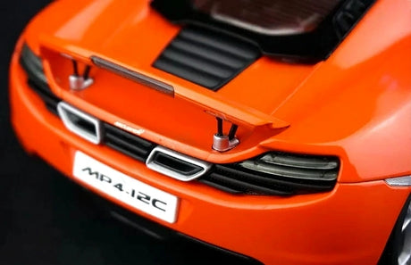 AutoArt McLaren 2011 MP4-12C أورانج 1:18 – نموذج معدني قابل للجمع مصبوب.