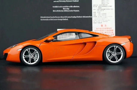AutoArt McLaren 2011 MP4-12C أورانج 1:18 – نموذج معدني قابل للجمع مصبوب.