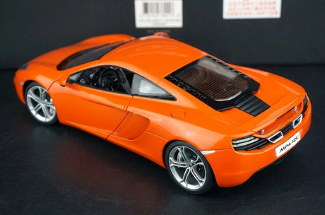 AutoArt McLaren 2011 MP4-12C أورانج 1:18 – نموذج معدني قابل للجمع مصبوب.