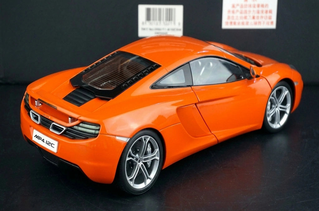 AutoArt McLaren 2011 MP4-12C أورانج 1:18 – نموذج معدني قابل للجمع مصبوب.