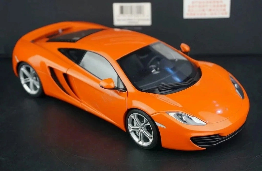 AutoArt McLaren 2011 MP4-12C أورانج 1:18 – نموذج معدني قابل للجمع مصبوب.