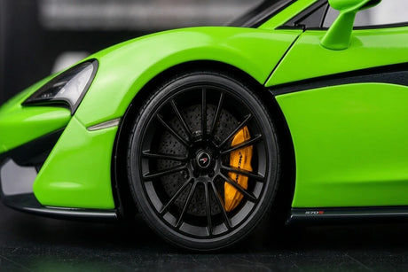 AutoArt McLaren 2015 570S Green 1:18 – نموذج معدني قابل للجمع من القالب المصبوب