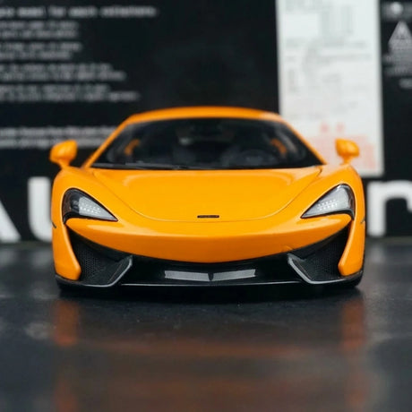 AutoArt McLaren 2015 570S Orange 1:18 – نموذج معدني قابل للجمع مصبوب.