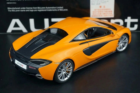 AutoArt McLaren 2015 570S Orange 1:18 – نموذج معدني قابل للجمع مصبوب.