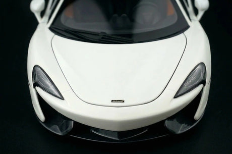 AutoArt McLaren 2015 570S White 1:18 – نموذج معدني قابل للجمع من القالب المصبوب