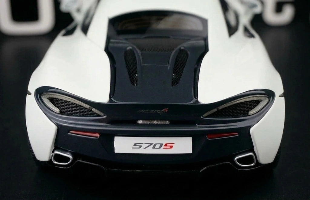 AutoArt McLaren 2015 570S White 1:18 – Modello da collezione in metallo pressofuso