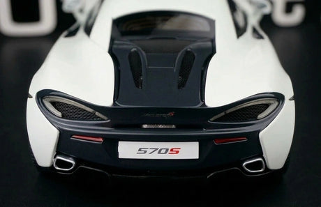 AutoArt McLaren 2015 570S White 1:18 – نموذج معدني قابل للجمع من القالب المصبوب