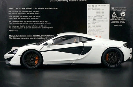 AutoArt McLaren 2015 570S White 1:18 – نموذج معدني قابل للجمع من القالب المصبوب