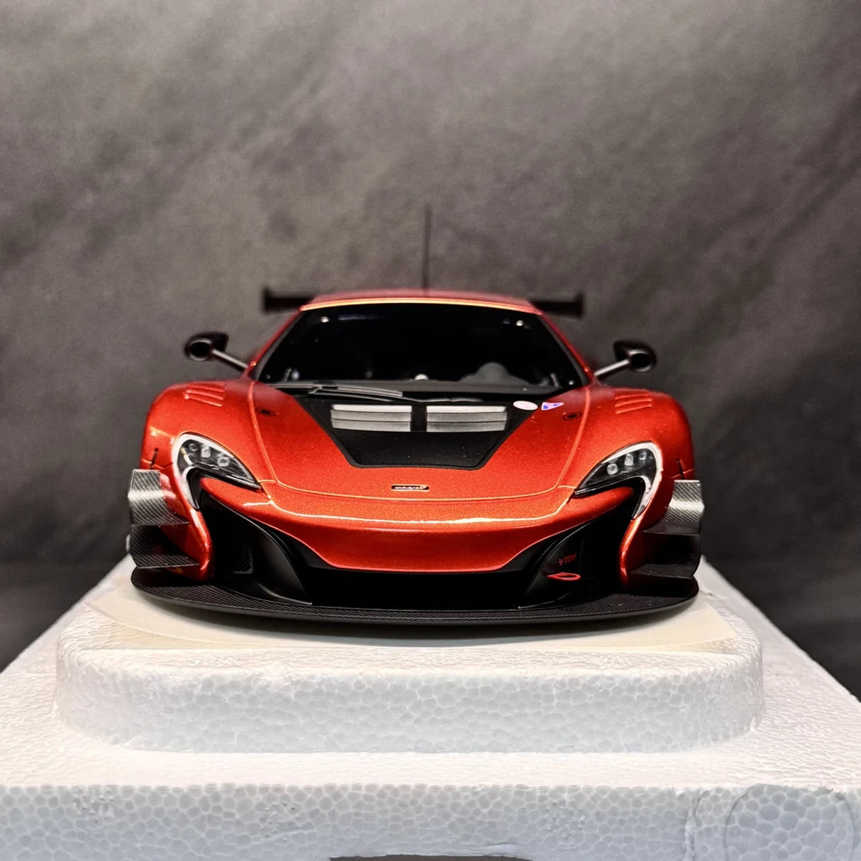 AutoArt McLaren 2015 650S GT3 Volcano Orange 1:18 – نموذج معدني قابل للجمع مصبوب.