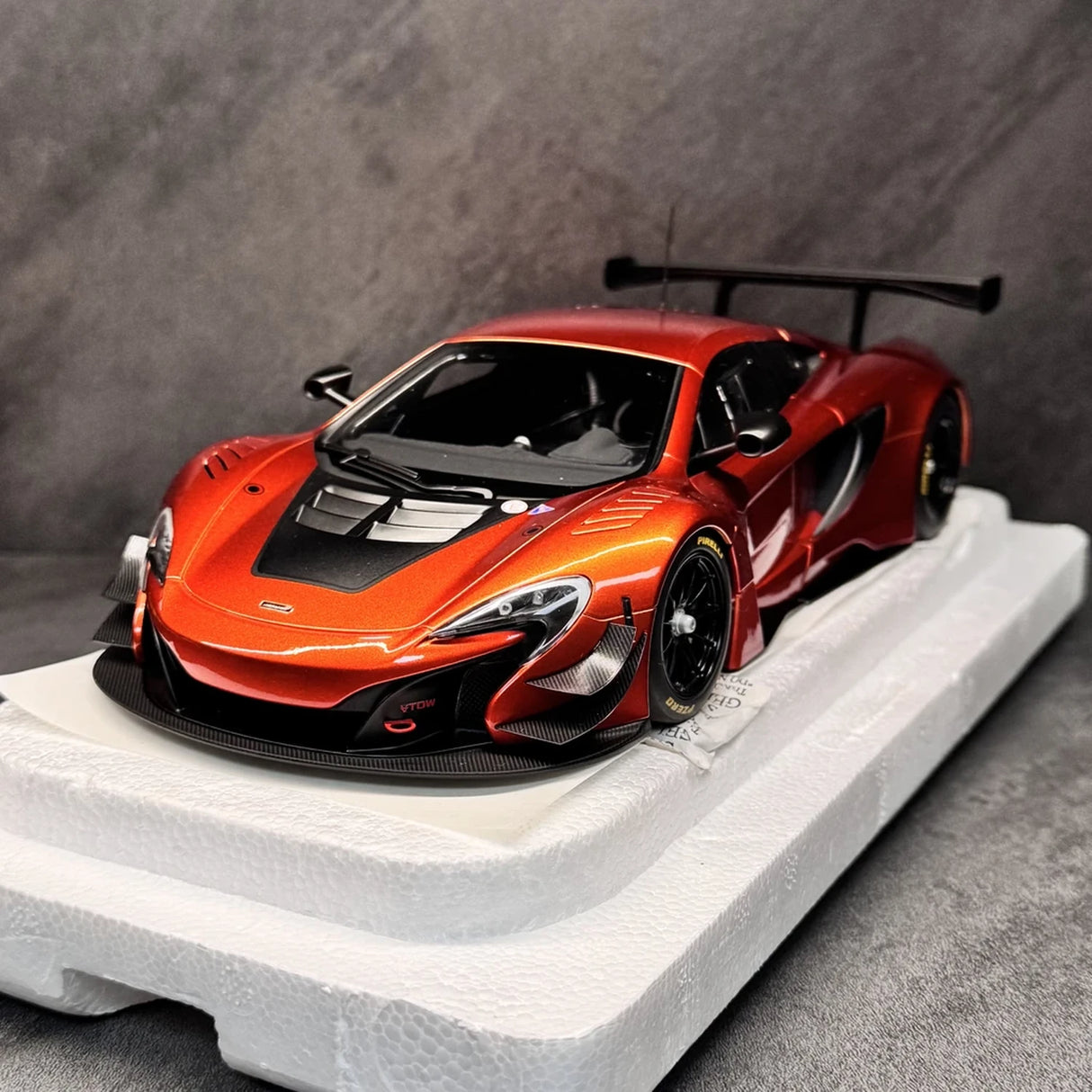 AutoArt McLaren 2015 650S GT3 Volcano Orange 1:18 – نموذج معدني قابل للجمع مصبوب.