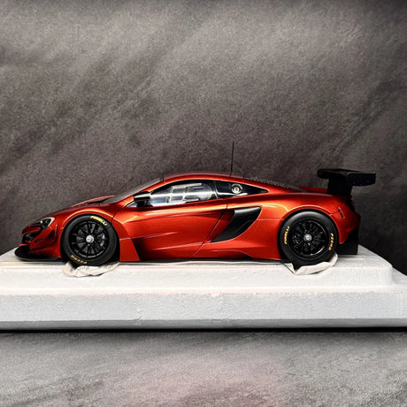 AutoArt McLaren 2015 650S GT3 Volcano Orange 1:18 – نموذج معدني قابل للجمع مصبوب.