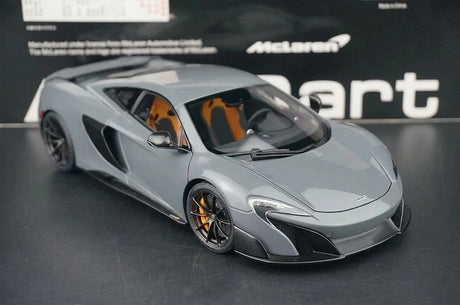 AutoArt McLaren 2015 675LT رمادي 1:18 – نموذج معدني قابل للجمع من القالب المصبوب