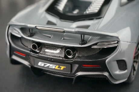 AutoArt McLaren 2015 675LT رمادي 1:18 – نموذج معدني قابل للجمع من القالب المصبوب