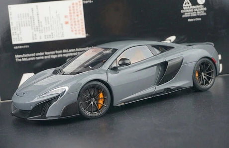 AutoArt McLaren 2015 675LT رمادي 1:18 – نموذج معدني قابل للجمع من القالب المصبوب