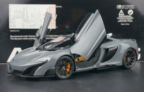 AutoArt McLaren 2015 675LT رمادي 1:18 – نموذج معدني قابل للجمع من القالب المصبوب