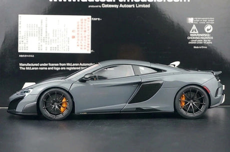AutoArt McLaren 2015 675LT رمادي 1:18 – نموذج معدني قابل للجمع من القالب المصبوب