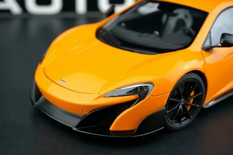 AutoArt McLaren 2015 675LT أورانج 1:18 – نموذج معدني قابل للجمع مصبوب.
