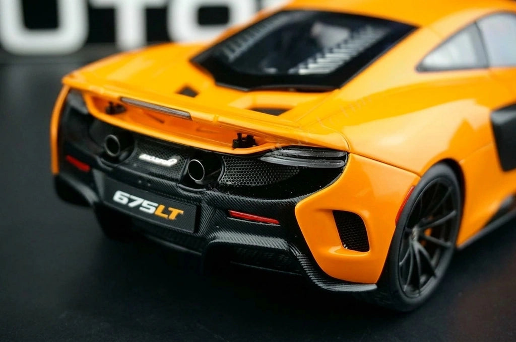 AutoArt McLaren 2015 675LT أورانج 1:18 – نموذج معدني قابل للجمع مصبوب.