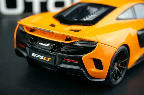 AutoArt McLaren 2015 675LT أورانج 1:18 – نموذج معدني قابل للجمع مصبوب.