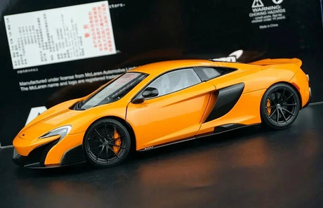 AutoArt McLaren 2015 675LT أورانج 1:18 – نموذج معدني قابل للجمع مصبوب.