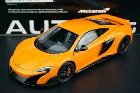 AutoArt McLaren 2015 675LT أورانج 1:18 – نموذج معدني قابل للجمع مصبوب.
