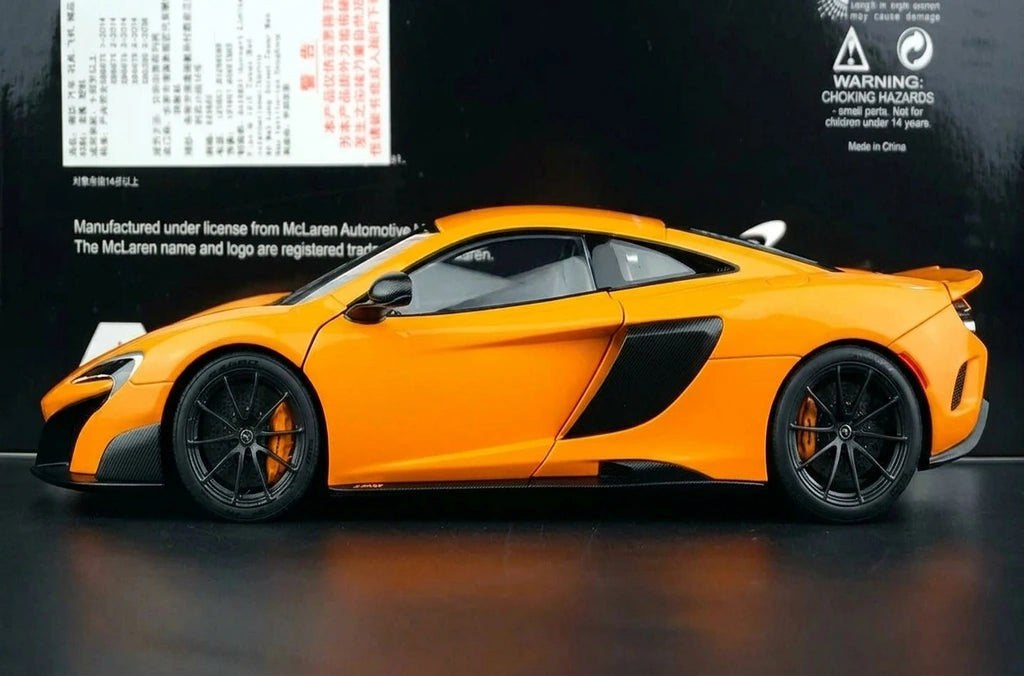 AutoArt McLaren 2015 675LT أورانج 1:18 – نموذج معدني قابل للجمع مصبوب.