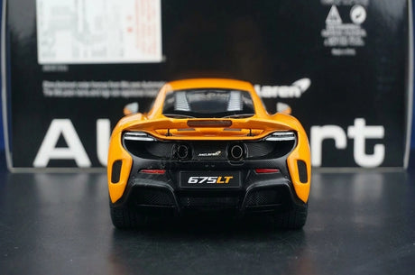 AutoArt McLaren 2015 675LT أورانج 1:18 – نموذج معدني قابل للجمع مصبوب.