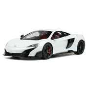 AutoArt McLaren 2015 675LT الأبيض 1:18 – مجسم سيارة معدني للعرض والاقتناء