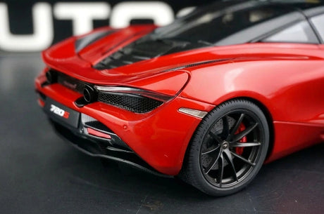 AutoArt McLaren 2017 720S Burgundy 1:18 – نموذج معدني قابل للجمع مصبوب، مصبوب.