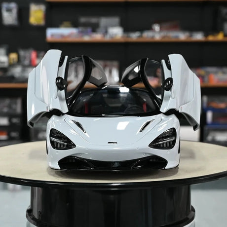 AutoArt McLaren 2017 720S White 1:18 – نموذج معدني قابل للجمع من القالب المصبوب