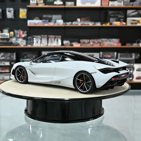 AutoArt McLaren 2017 720S White 1:18 – نموذج معدني قابل للجمع من القالب المصبوب