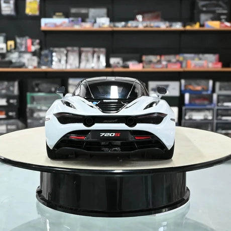 AutoArt McLaren 2017 720S White 1:18 – نموذج معدني قابل للجمع من القالب المصبوب