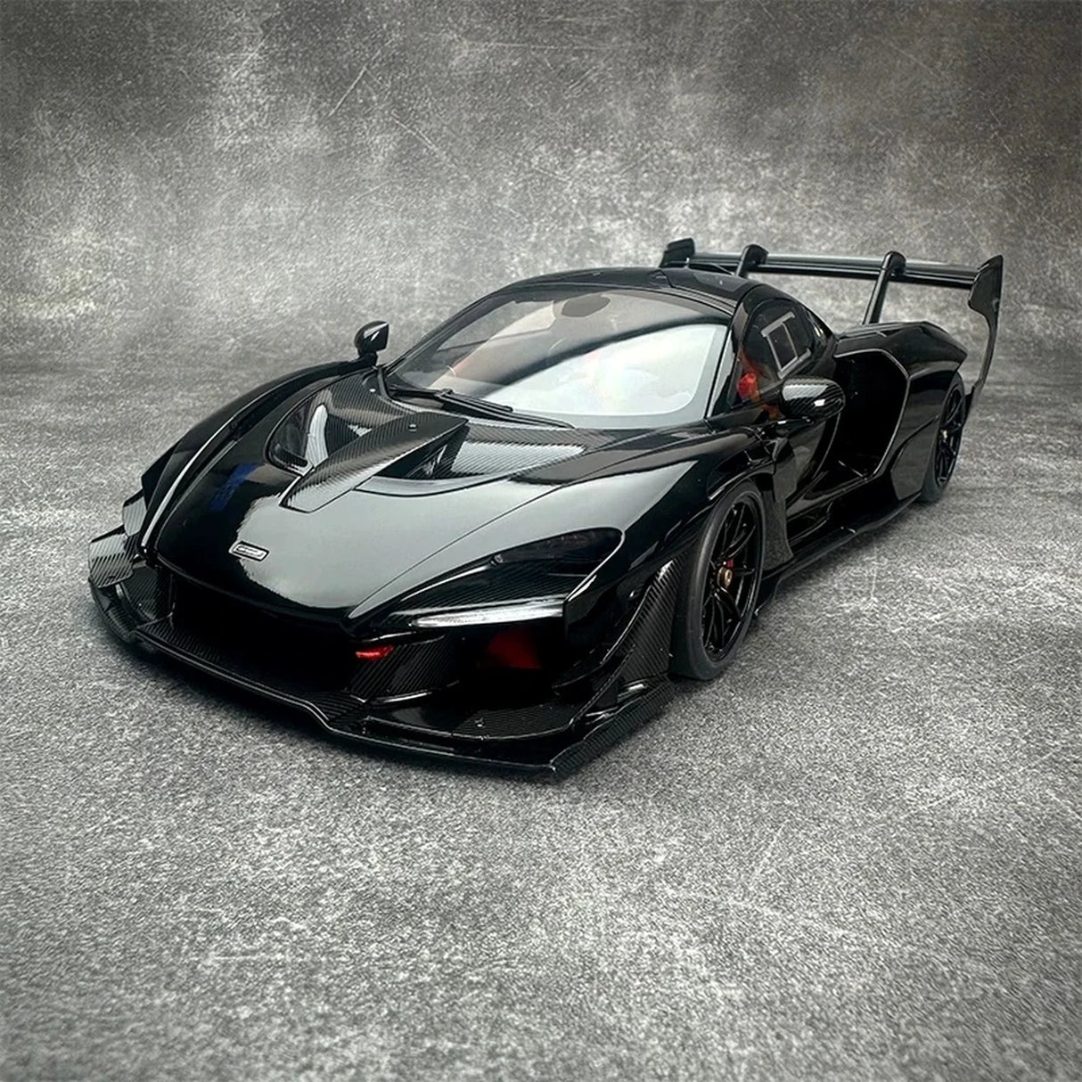 AutoArt McLaren 2019 Senna GTR Schwarze 1:18 – Sammelobjekt aus Druckguss
