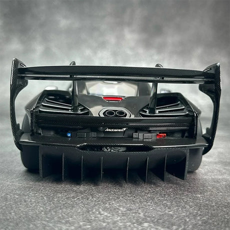 AutoArt McLaren 2019 Senna GTR بلاك 1:18 – نموذج معدني قابل للجمع