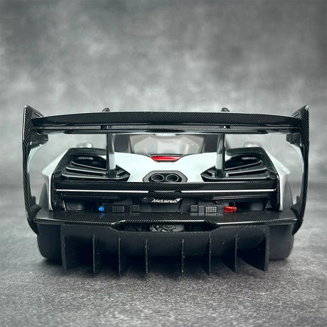 AutoArt McLaren 2019 Senna GTR وايت 1:18 – نموذج معدني قابل للجمع من القالب المصبوب